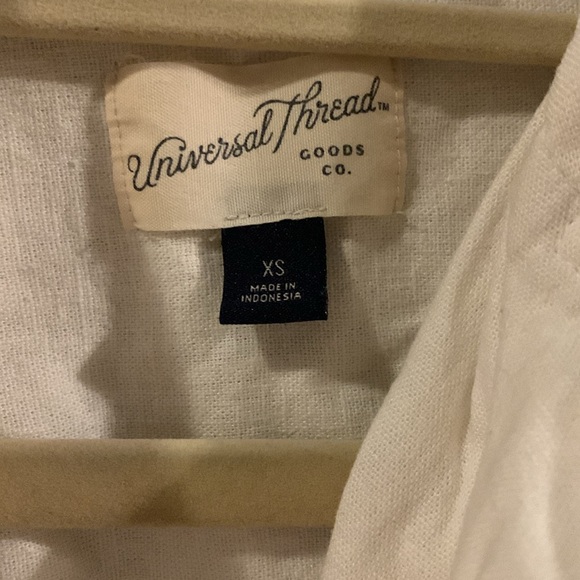 Universal Threads button up short sleeve top - Picture 4 of 6